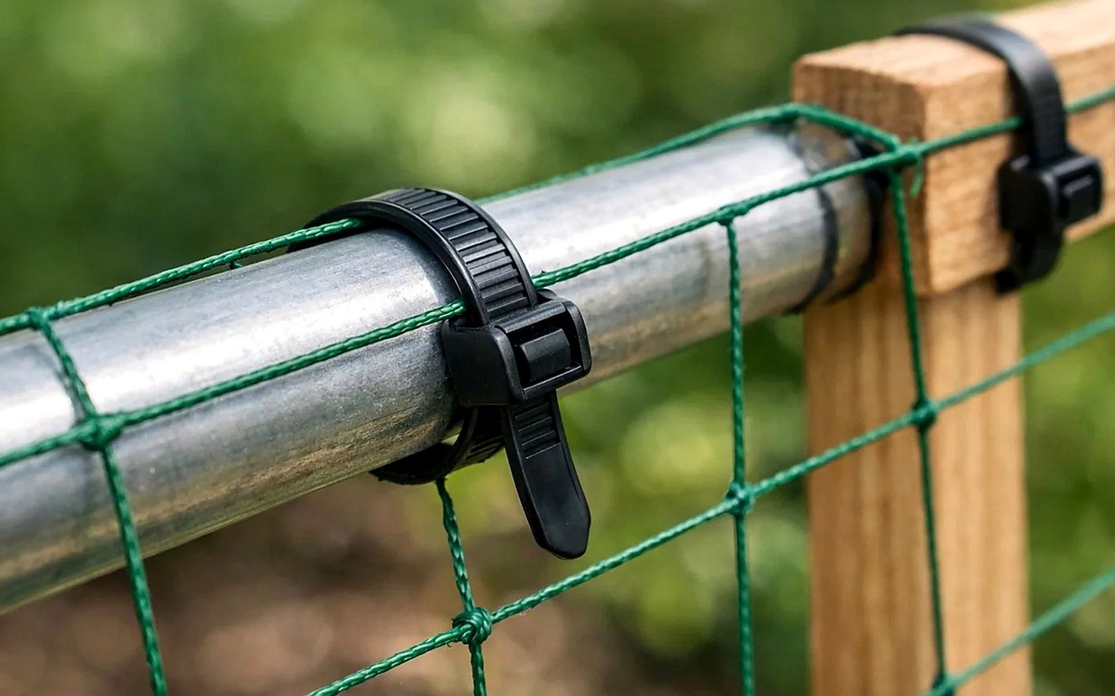 Application visual showing netting frame fixed with UV black cable ties