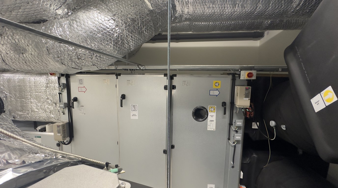 HVAC plant room equipment and cable routing context
