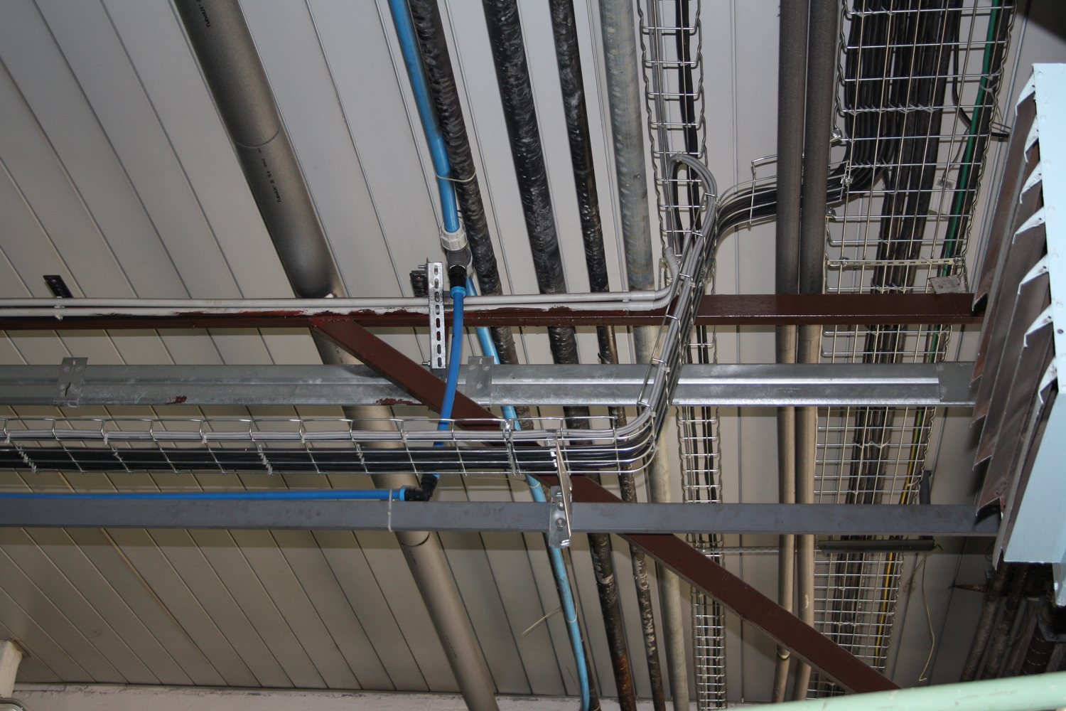 Marine wire cable tray route for shipboard and offshore cable-management context